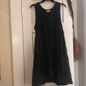 Black sleeveless dress